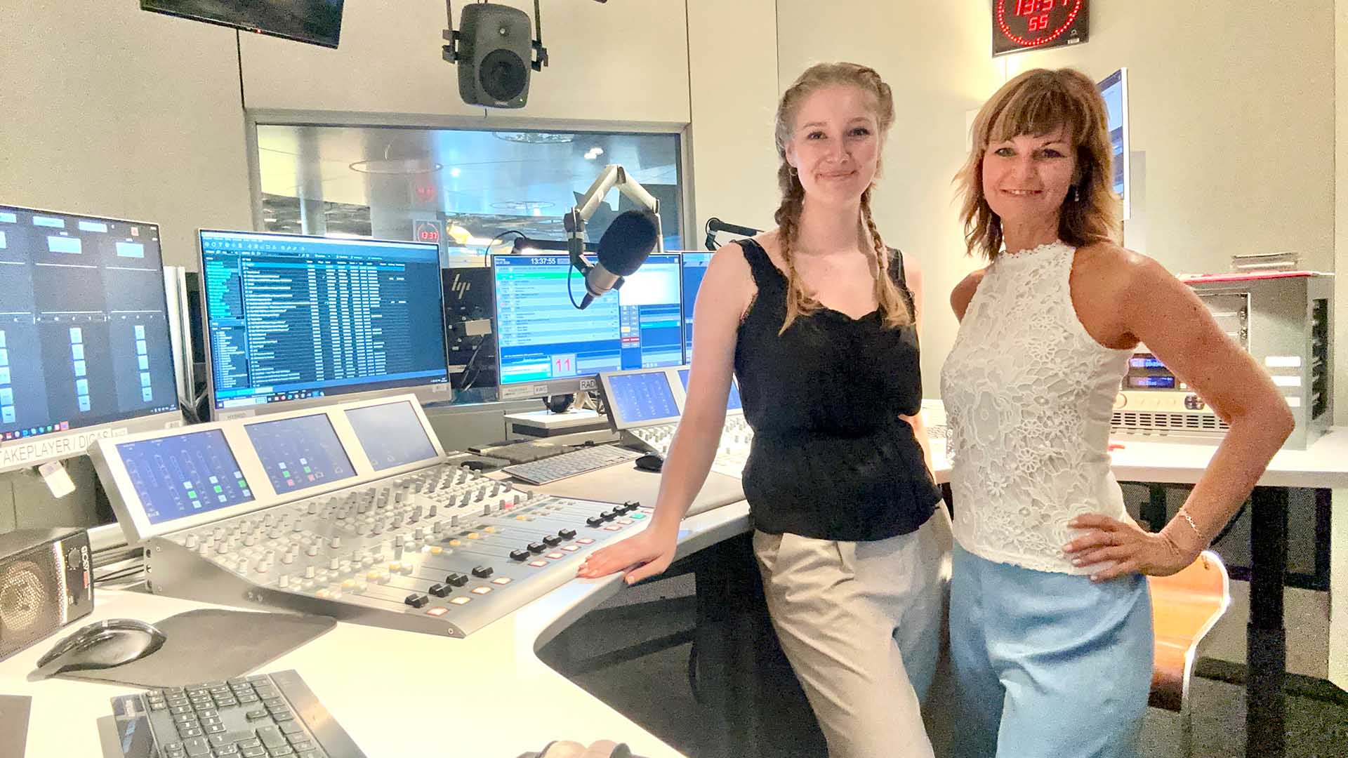 Johanna Bednar-Brandt und EveLYN Vysher im Interview über Yoga auf Radio Wien